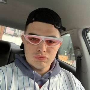 Meet your Posher, Cameron